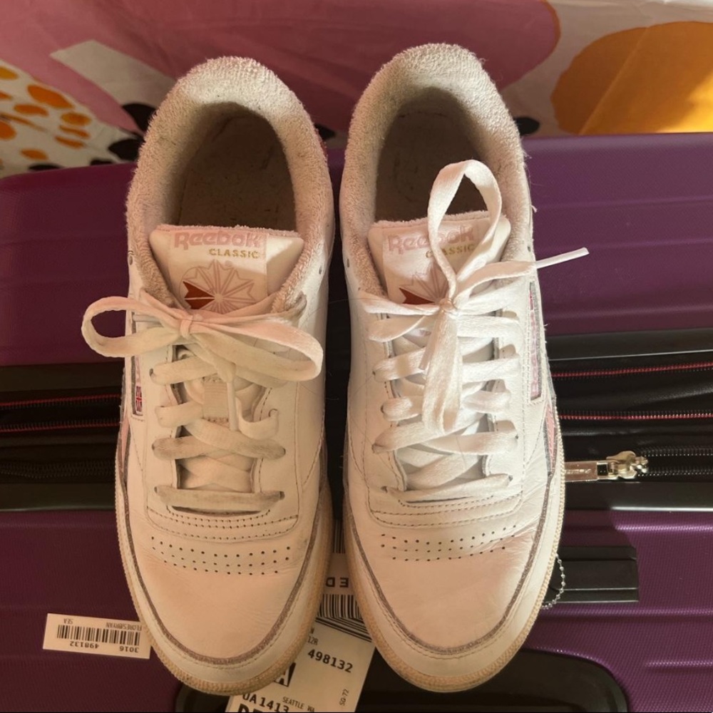 Classic Reebox Shoes - Picture 3 of 3